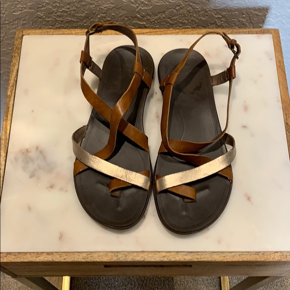 upena sandal